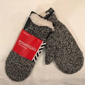 ISOTONER BLACK AND WHITE ADULT MITTENS